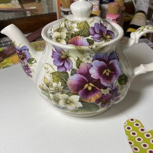 Sadler Pansy’s teapot